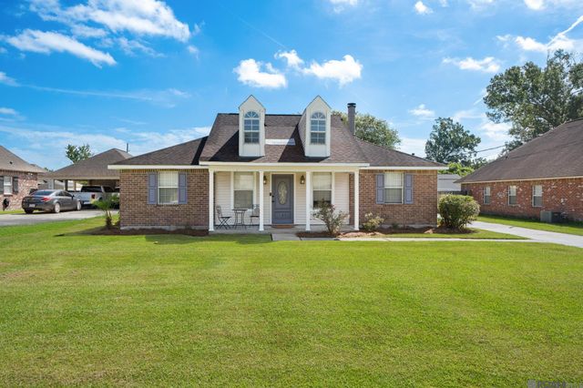 18526 White Oak Dr, Prairieville, LA 70769
