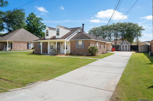 18526 White Oak Dr, Prairieville, LA 70769