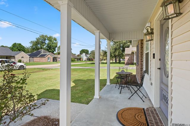 18526 White Oak Dr, Prairieville, LA 70769