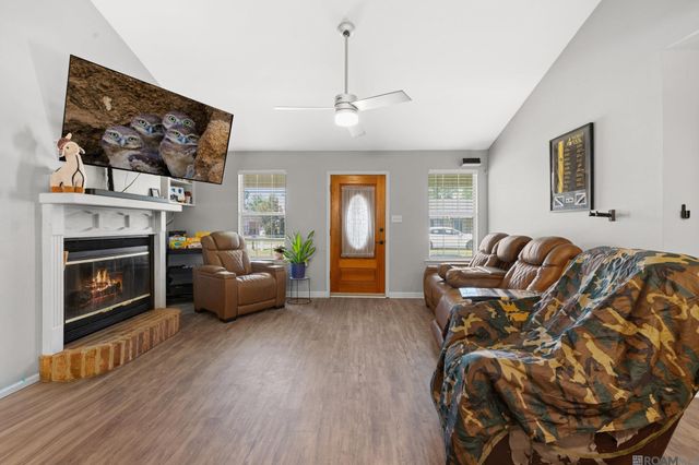 18526 White Oak Dr, Prairieville, LA 70769