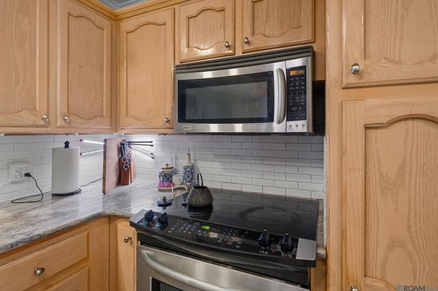18526 White Oak Dr, Prairieville, LA 70769