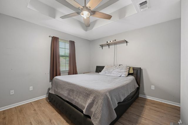 18526 White Oak Dr, Prairieville, LA 70769