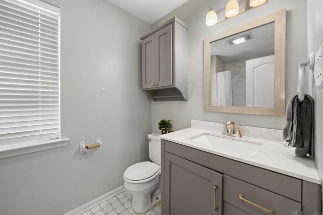 18526 White Oak Dr, Prairieville, LA 70769