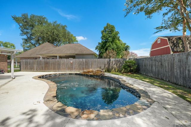 18526 White Oak Dr, Prairieville, LA 70769