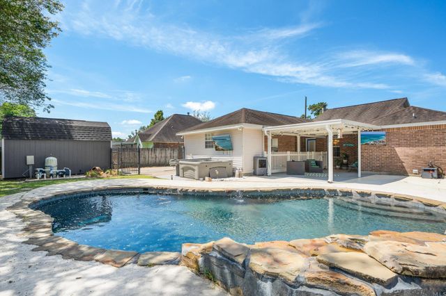 18526 White Oak Dr, Prairieville, LA 70769