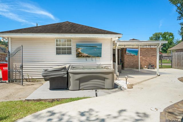 18526 White Oak Dr, Prairieville, LA 70769