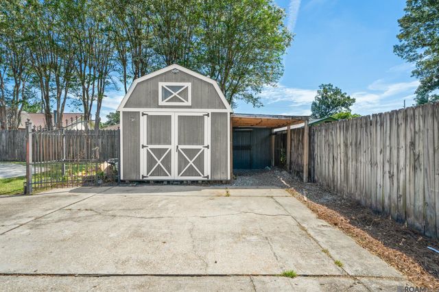 18526 White Oak Dr, Prairieville, LA 70769