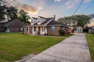18526 White Oak Dr, Prairieville, LA 70769
