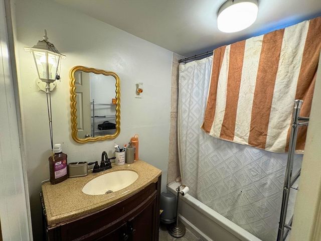 25 Pioneer Way, Springfield, MA 01119