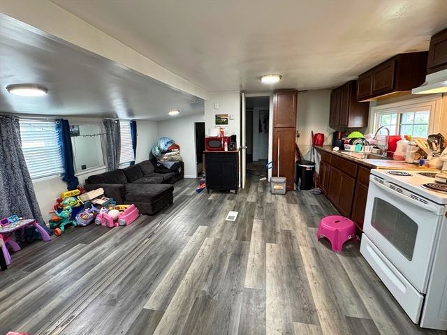 25 Pioneer Way, Springfield, MA 01119