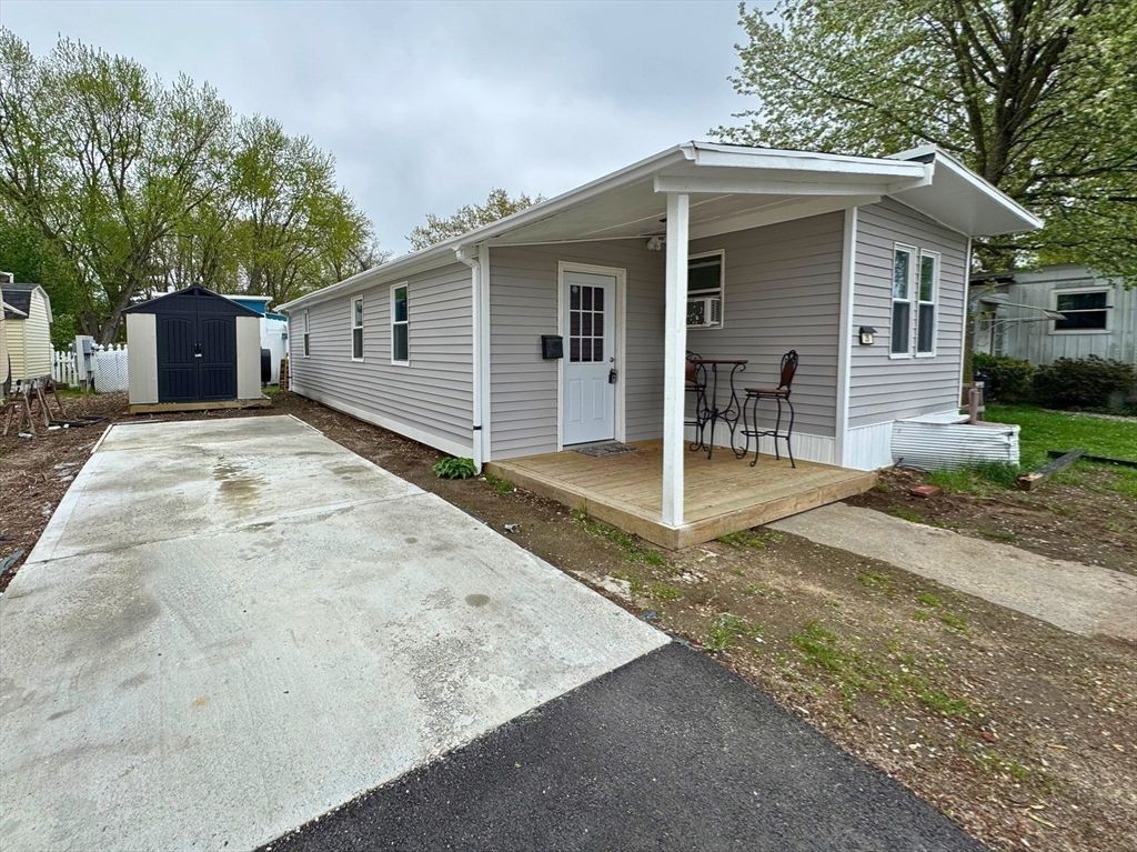 25 Pioneer Way, Springfield, MA 01119