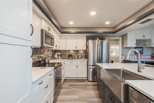 14 BAYWOOD DRIVE, Palm Harbor, FL 34683