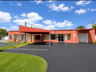 120 SW 70th Ave, Pembroke Pines, FL 33023