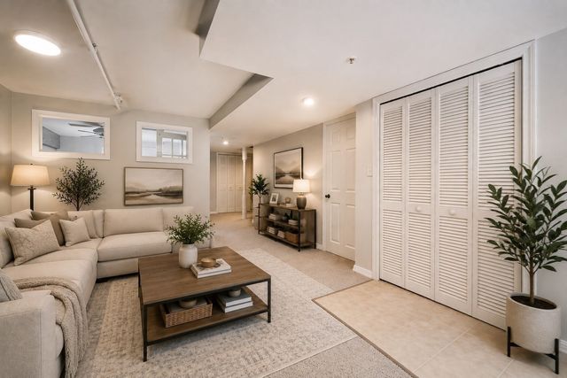 911 Thayer St 911, Abington, MA 02351