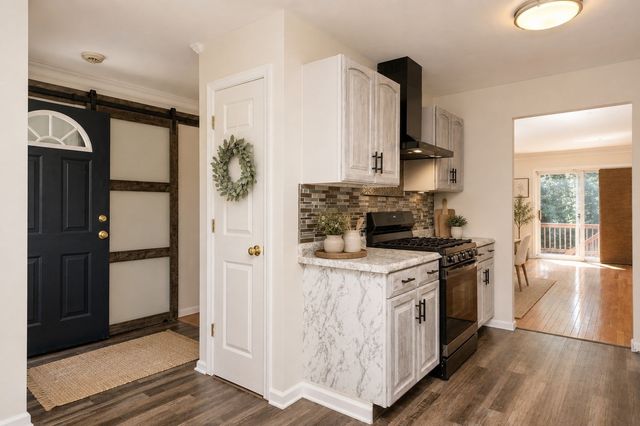 911 Thayer St 911, Abington, MA 02351