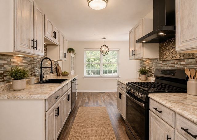 911 Thayer St 911, Abington, MA 02351
