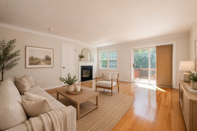 911 Thayer St 911, Abington, MA 02351