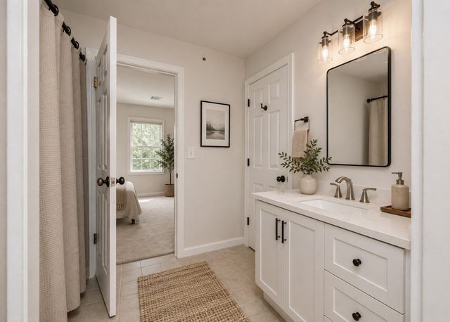 911 Thayer St 911, Abington, MA 02351
