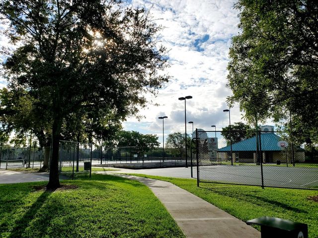 120 Royal Park Dr B4, Oakland Park, FL 33309