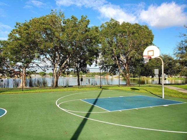 120 Royal Park Dr B4, Oakland Park, FL 33309