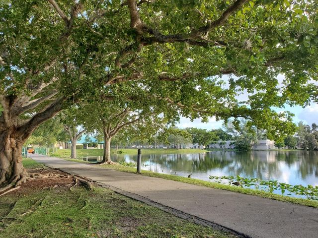 120 Royal Park Dr B4, Oakland Park, FL 33309