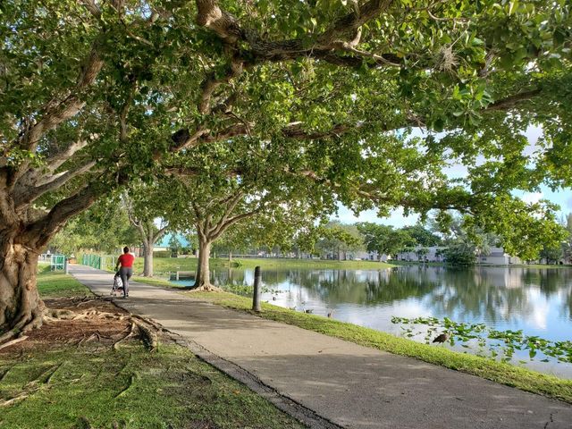 120 Royal Park Dr B4, Oakland Park, FL 33309