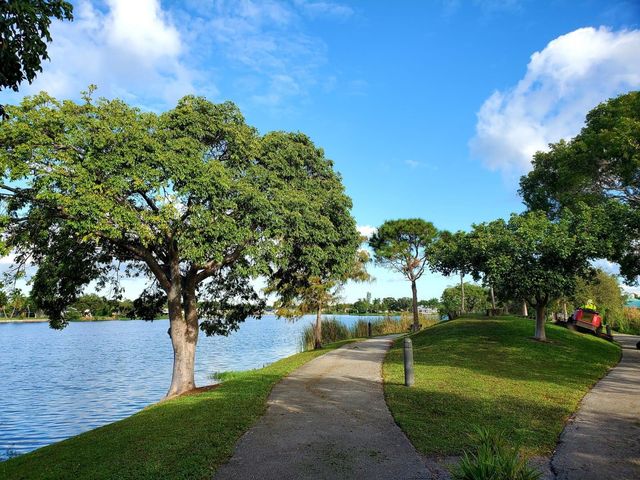 120 Royal Park Dr B4, Oakland Park, FL 33309