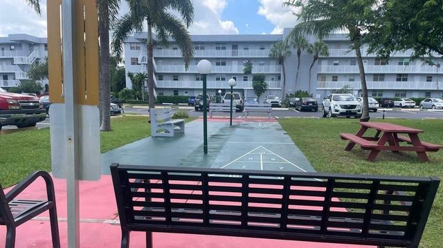 120 Royal Park Drive B4, Oakland Park, FL 33309