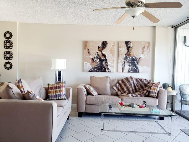 120 Royal Park Dr B4, Oakland Park, FL 33309