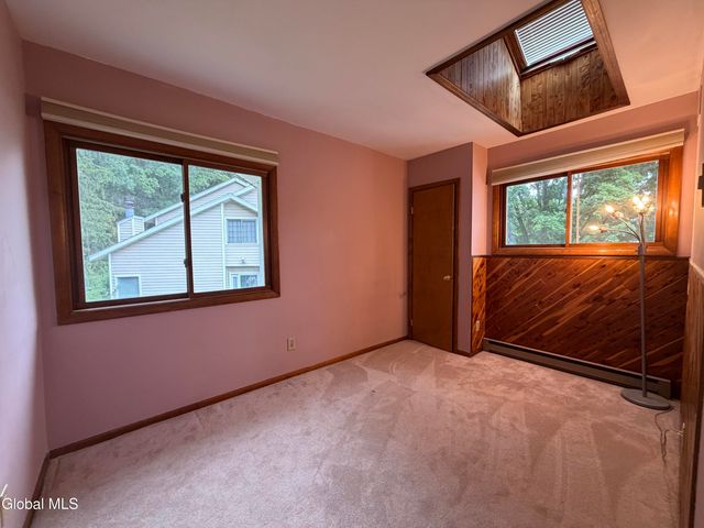 20 Green Meadow Drive, Clifton Park, NY 12065