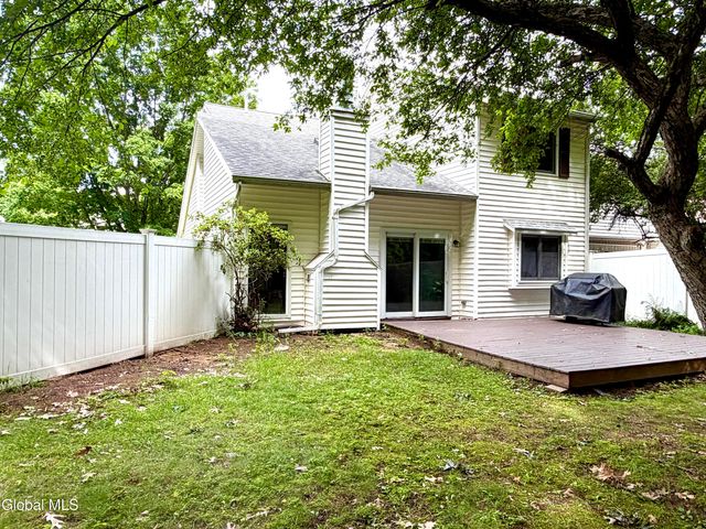 20 Green Meadow Drive, Clifton Park, NY 12065