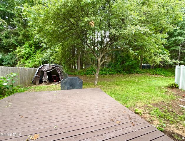 20 Green Meadow Drive, Clifton Park, NY 12065