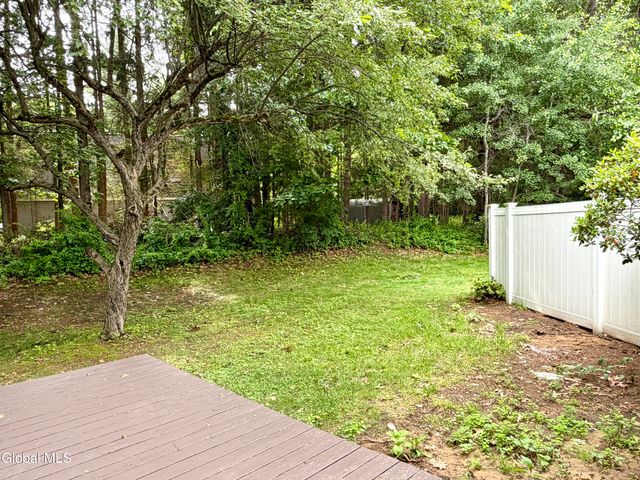 20 Green Meadow Drive, Clifton Park, NY 12065