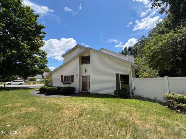 20 Green Meadow Drive, Clifton Park, NY 12065