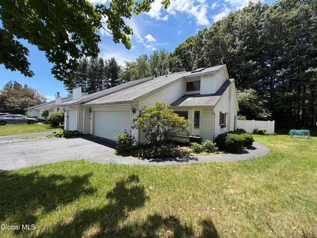 20 Green Meadow Drive, Clifton Park, NY 12065