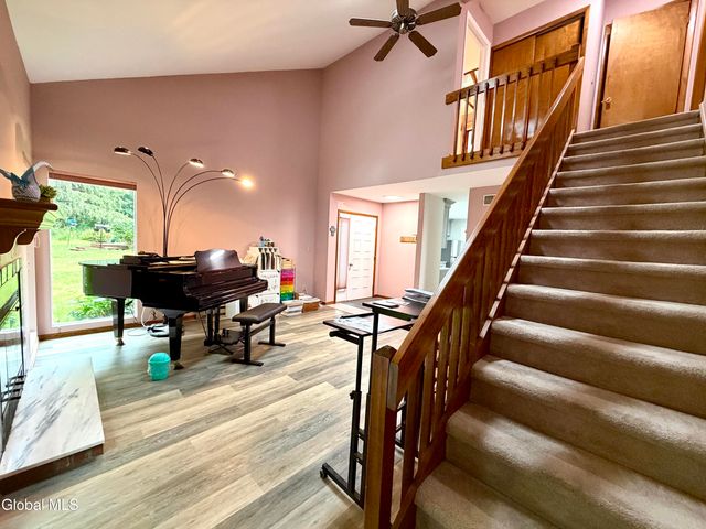 20 Green Meadow Drive, Clifton Park, NY 12065
