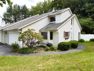 20 Green Meadow Drive, Clifton Park, NY 12065