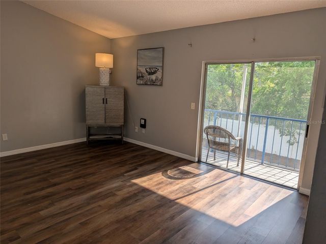 10 N FAIRFAX AVENUE, Winter Springs, FL 32708