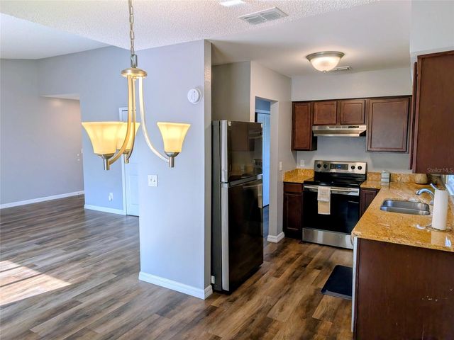 10 N FAIRFAX AVENUE, Winter Springs, FL 32708
