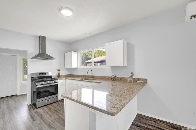 1426 E CARSON ST, San Antonio, TX 78208