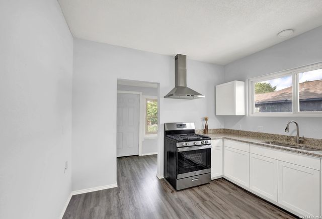 1426 E CARSON ST, San Antonio, TX 78208