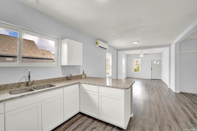 1426 E CARSON ST, San Antonio, TX 78208