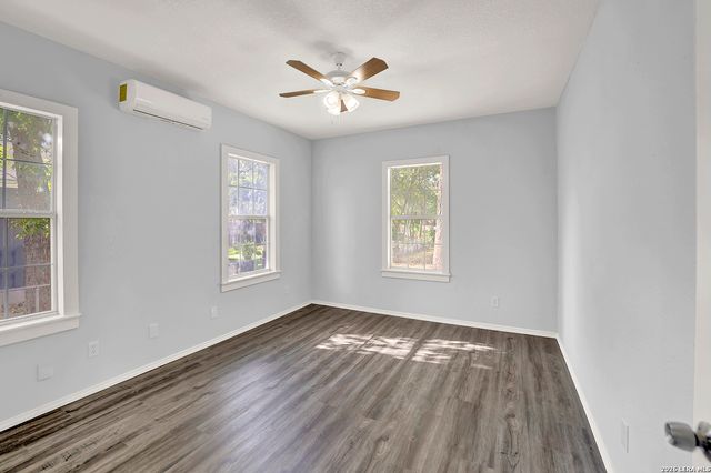 1426 E CARSON ST, San Antonio, TX 78208