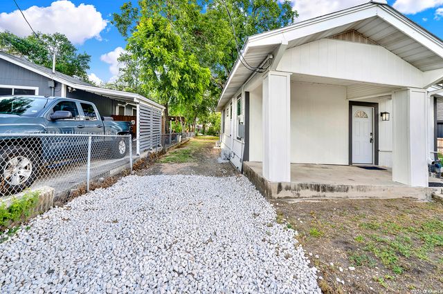 1426 E CARSON ST, San Antonio, TX 78208