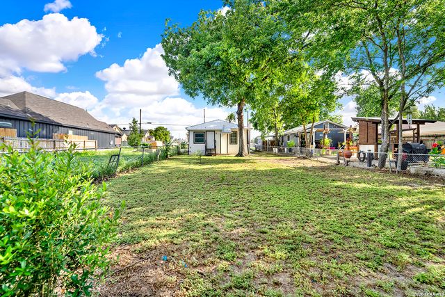 1426 E CARSON ST, San Antonio, TX 78208