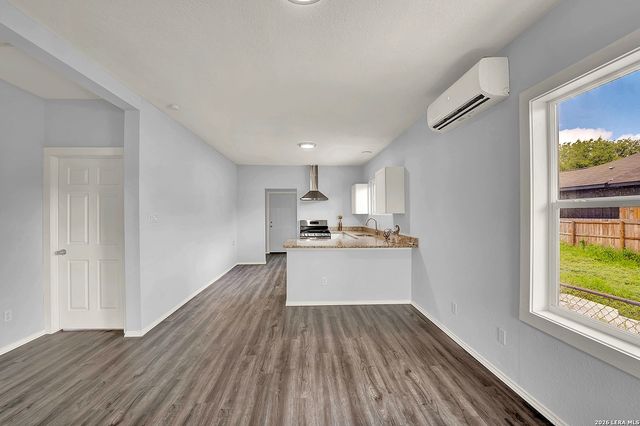 1426 E CARSON ST, San Antonio, TX 78208