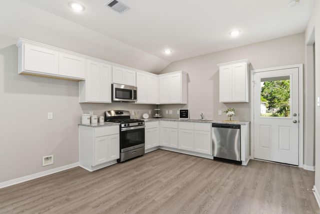 803 Jefferson Avenue, Cleveland, TX 77327