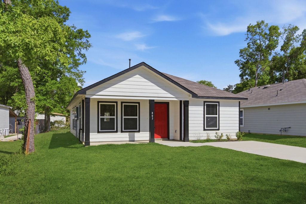 803 Jefferson Avenue, Cleveland, TX 77327