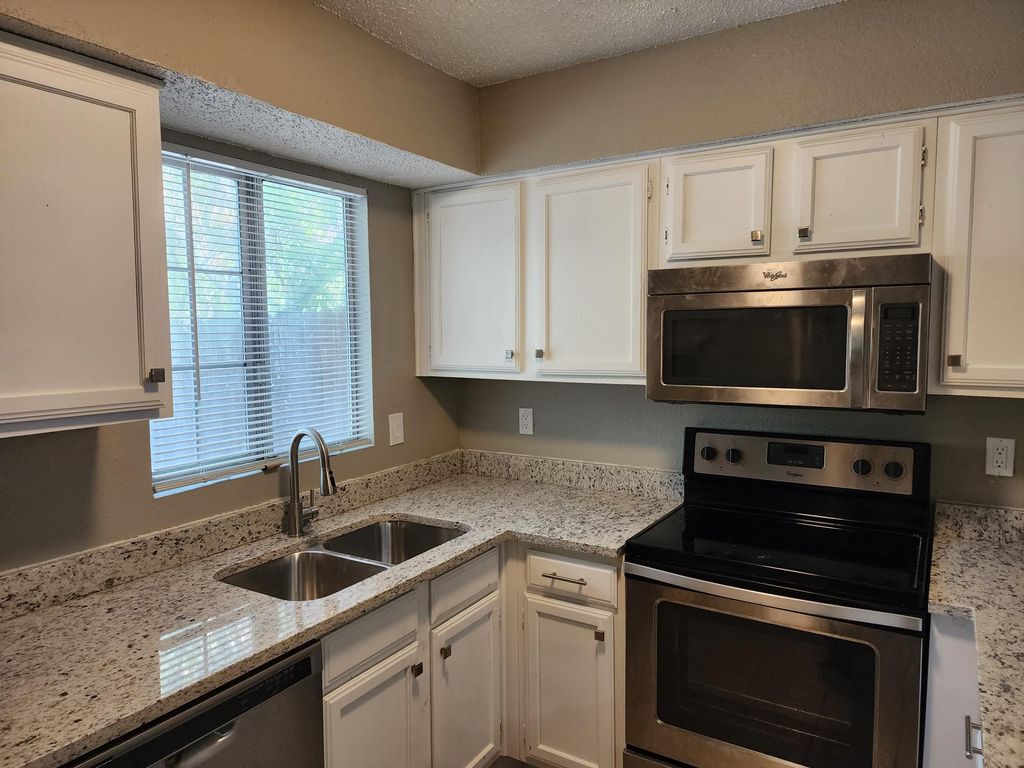 2195 W Aspen Drive, Dallas, TX 75227