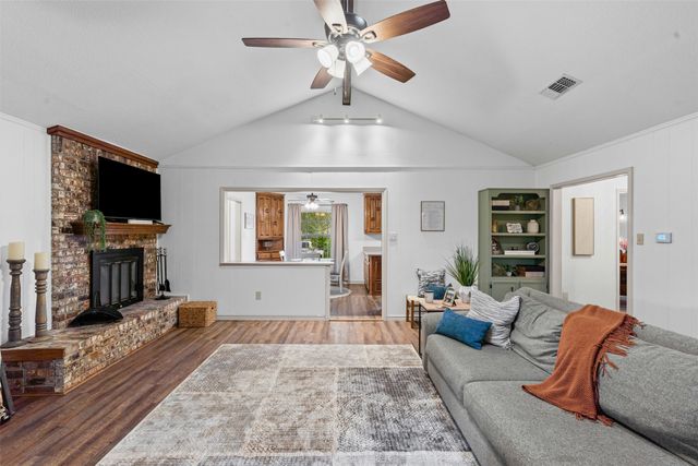 400 Meadow View Drive, Cleburne, TX 76033